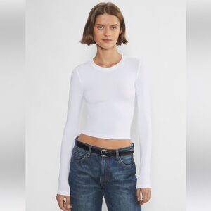 Aritzia | White Smooth Seamless Willow T Shirt | XS